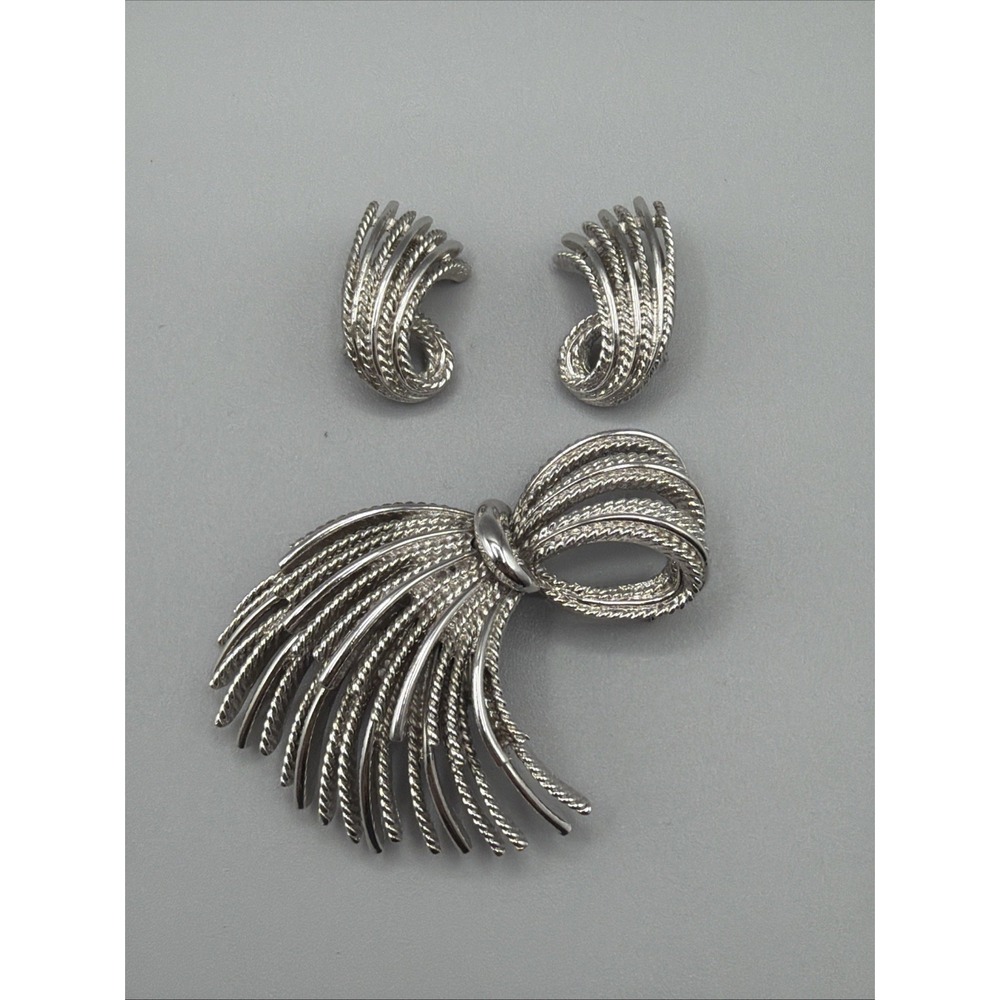 vintage Monet "Firework" design brooch and earring set #929